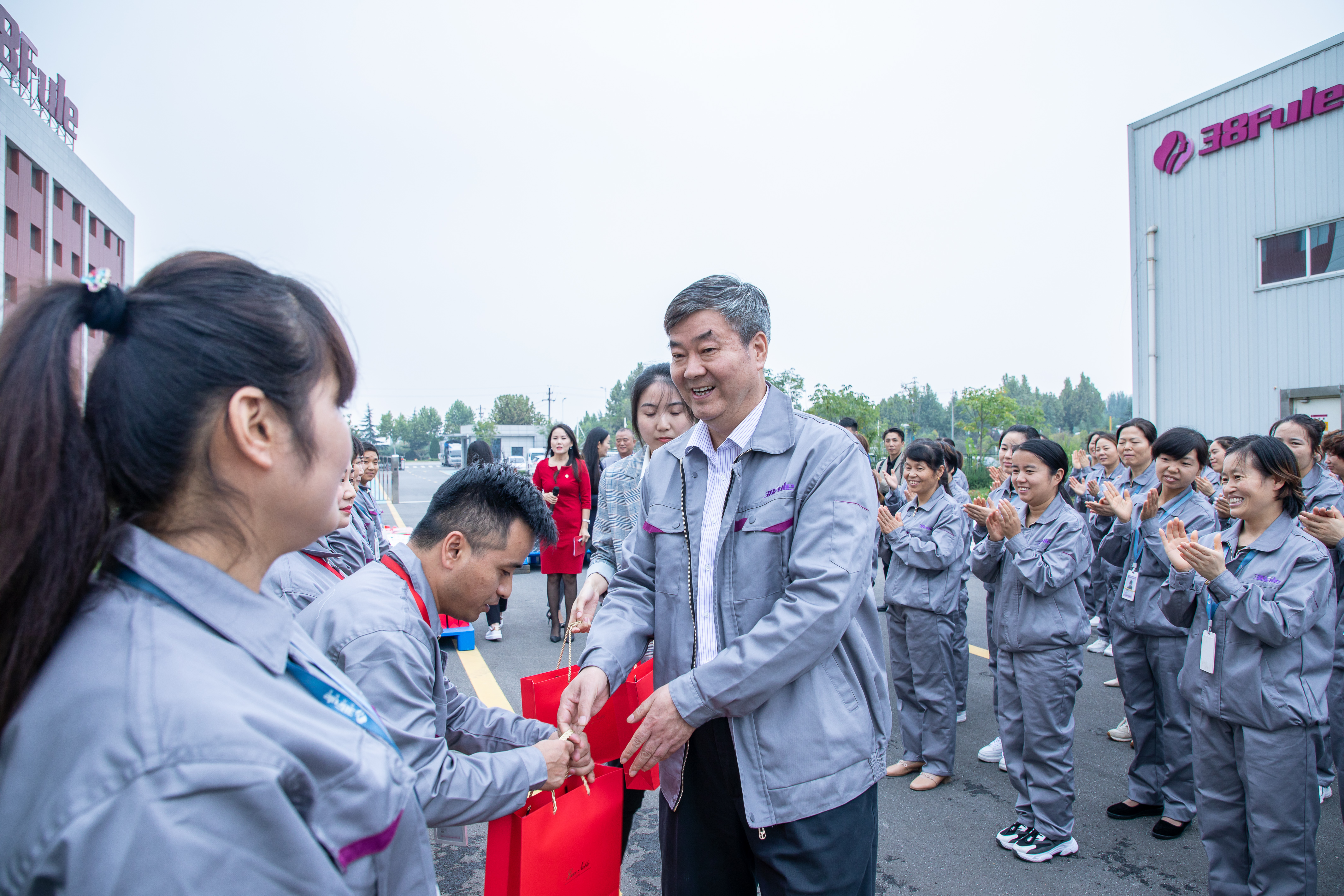 三八婦樂袁曉峰當(dāng)選民建陜西省委企業(yè)委員會(huì)副主任