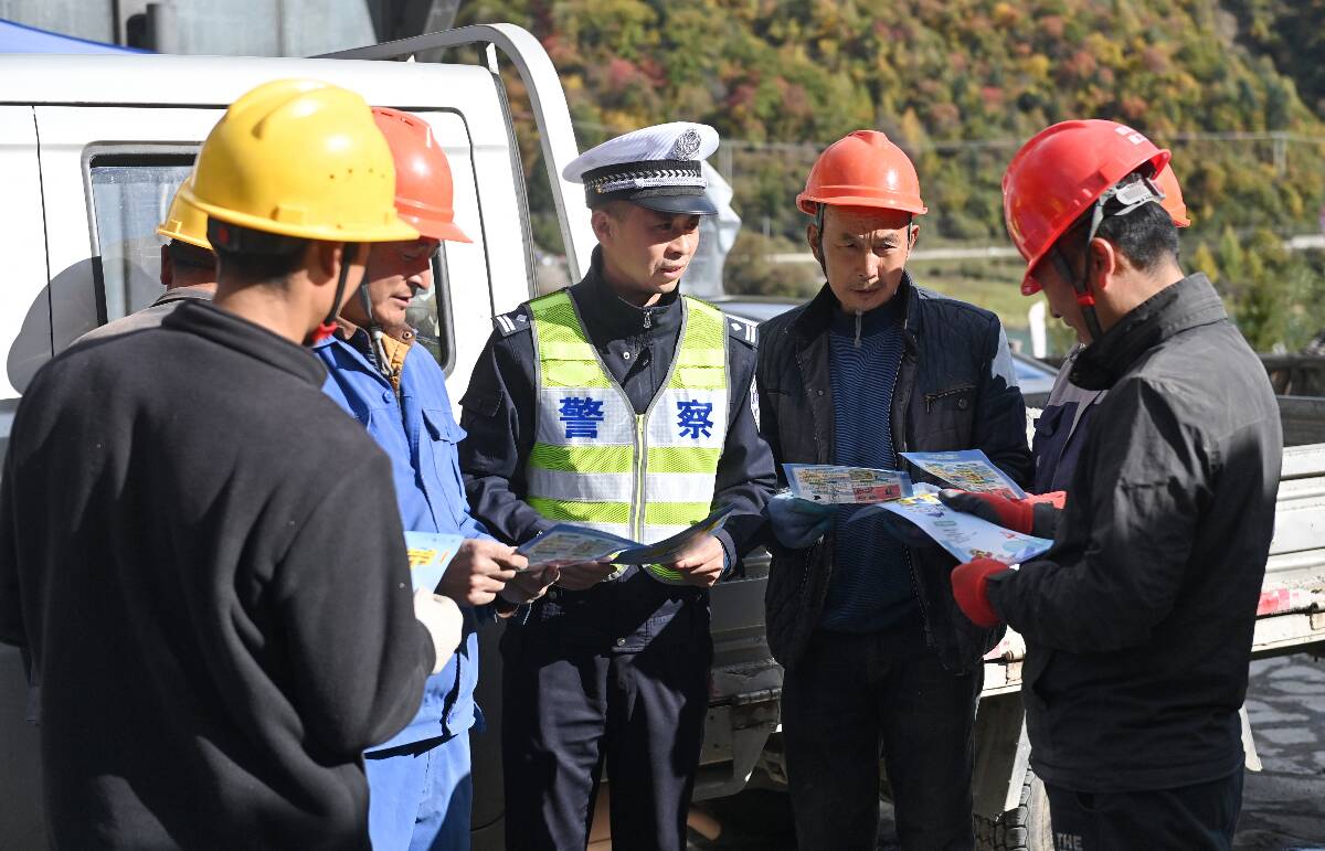 流動(dòng)車管所 數(shù)據(jù)服務(wù)進(jìn)山區(qū)，便民利民暖人心